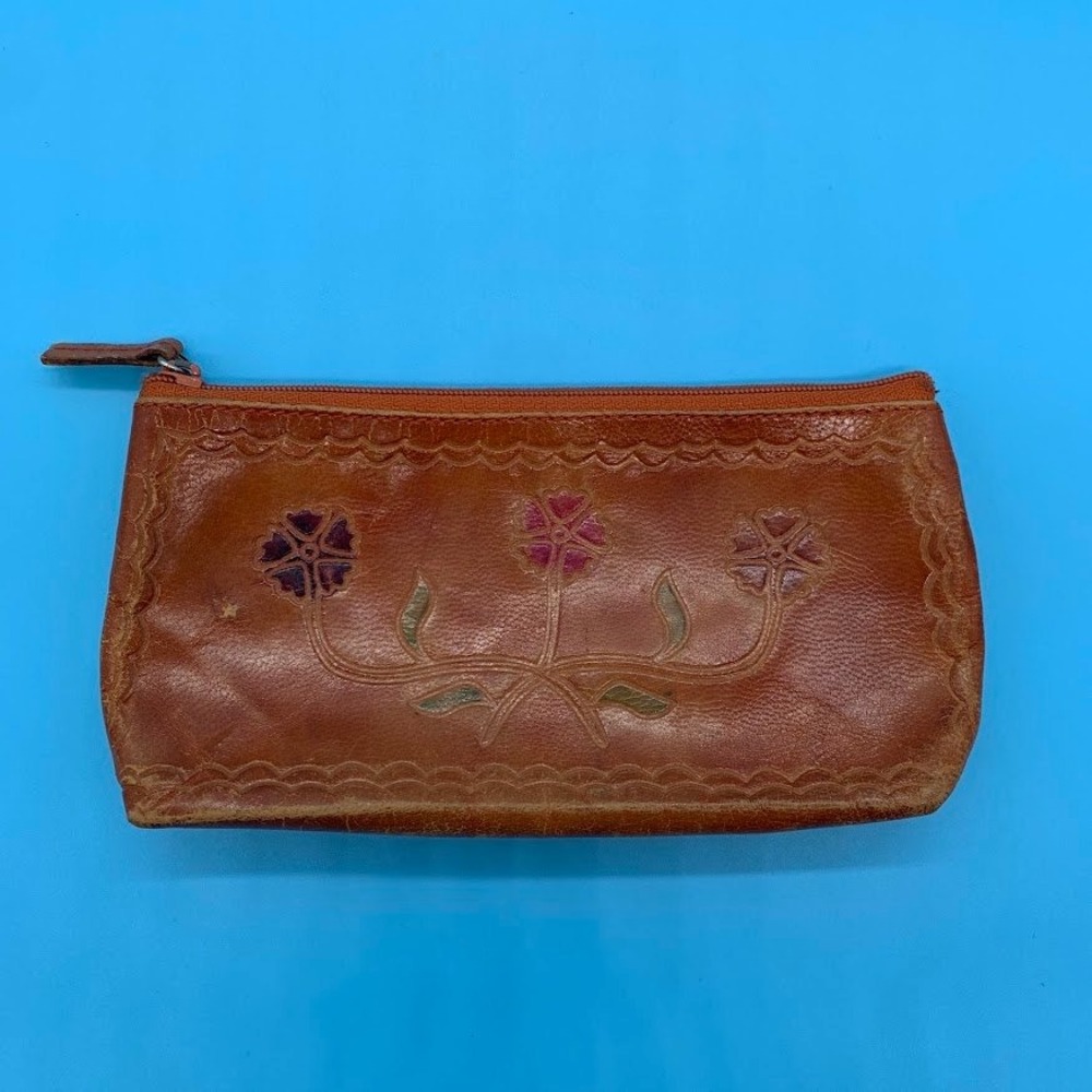 Vintage 70s Tan Leather Floral Embossed Zipper Pouch Wallet Boho Hippie